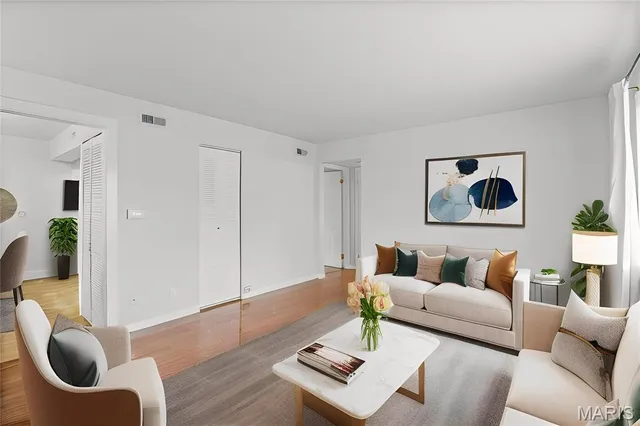 $144,900 | 9112 West Swan Circle, Brentwood, MO 63144