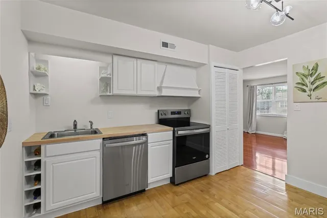 $144,900 | 9112 West Swan Circle, Brentwood, MO 63144