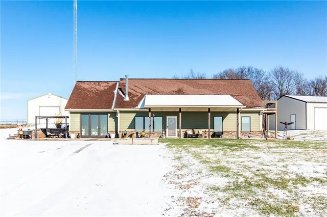 $580,000 | 1193 Southeast 23 Highway, Windsor, MO 65360