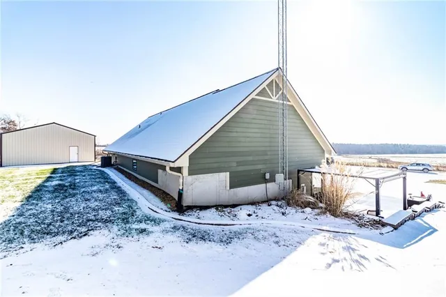 $580,000 | 1193 Southeast 23 Highway, Windsor, MO 65360