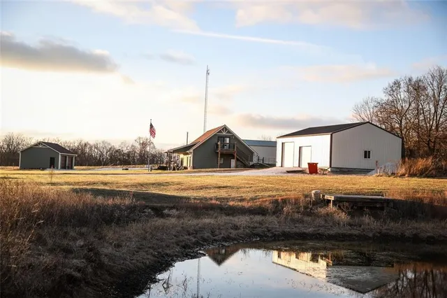 $580,000 | 1193 Southeast 23 Highway, Windsor, MO 65360