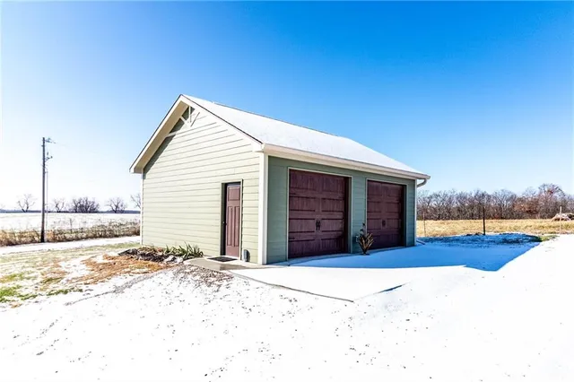 $580,000 | 1193 Southeast 23 Highway, Windsor, MO 65360
