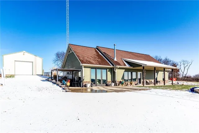 $580,000 | 1193 Southeast 23 Highway, Windsor, MO 65360