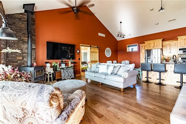 $580,000 | 1193 Southeast 23 Highway, Windsor, MO 65360