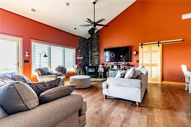 $580,000 | 1193 Southeast 23 Highway, Windsor, MO 65360