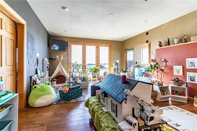 $580,000 | 1193 Southeast 23 Highway, Windsor, MO 65360