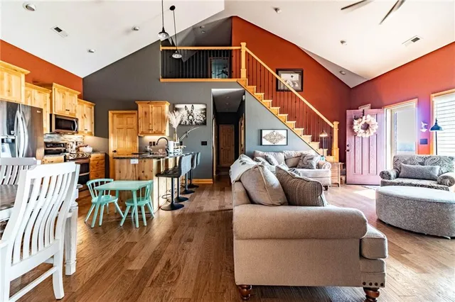 $580,000 | 1193 Southeast 23 Highway, Windsor, MO 65360