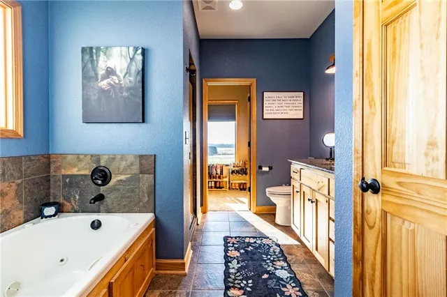 $580,000 | 1193 Southeast 23 Highway, Windsor, MO 65360