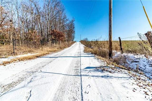 $580,000 | 1193 Southeast 23 Highway, Windsor, MO 65360
