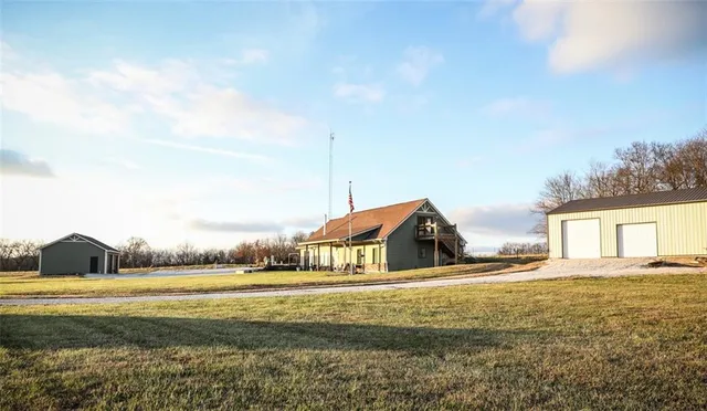 $580,000 | 1193 Southeast 23 Highway, Windsor, MO 65360