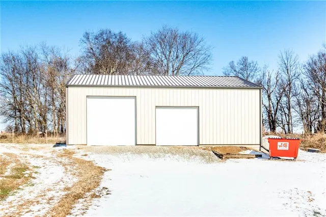 $580,000 | 1193 Southeast 23 Highway, Windsor, MO 65360