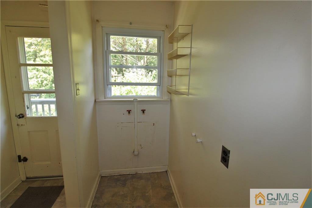 709 Myrtle Road North Brunswick, NJ 08902 - Photo 11 of 16 a bathroom with a window
