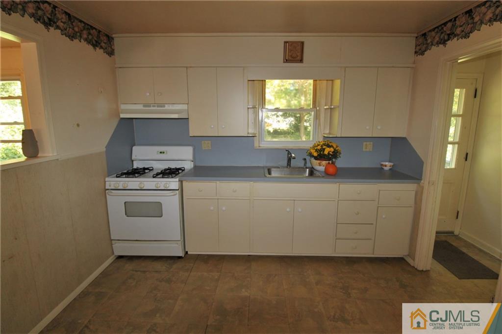 709 Myrtle Road North Brunswick, NJ 08902 - Photo 6 of 16