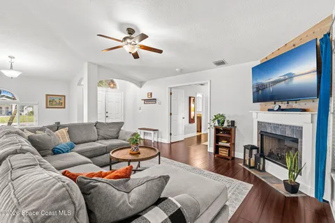 $400,000 | 676 Sheridan Woods Drive, Melbourne, FL 32904