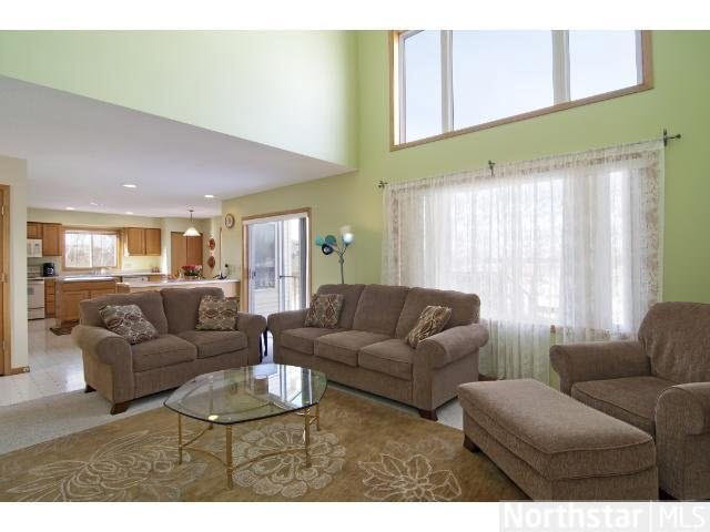 582 Falcon Ridge Road Woodbury, MN 55125 - Photo 2 of 18 Gallery Image 2