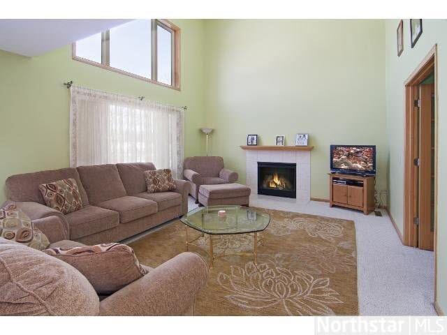 582 Falcon Ridge Road Woodbury, MN 55125 - Photo 3 of 18 Gallery Image 3
