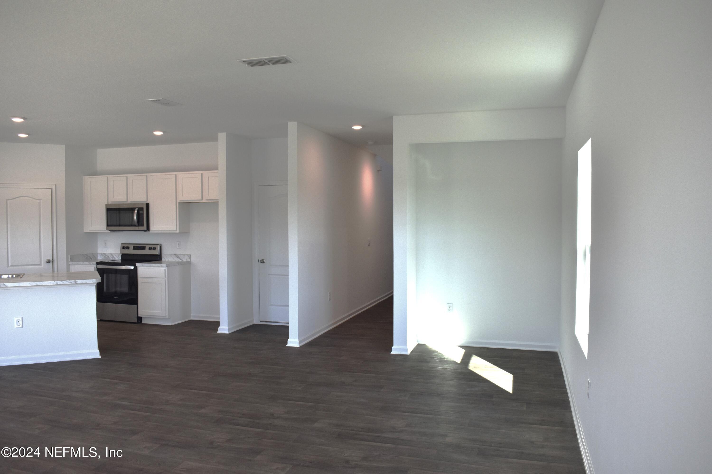 12654 European Beech Road Jacksonville, FL 32218 - Photo 11 of 42 I ARB 5 Living room