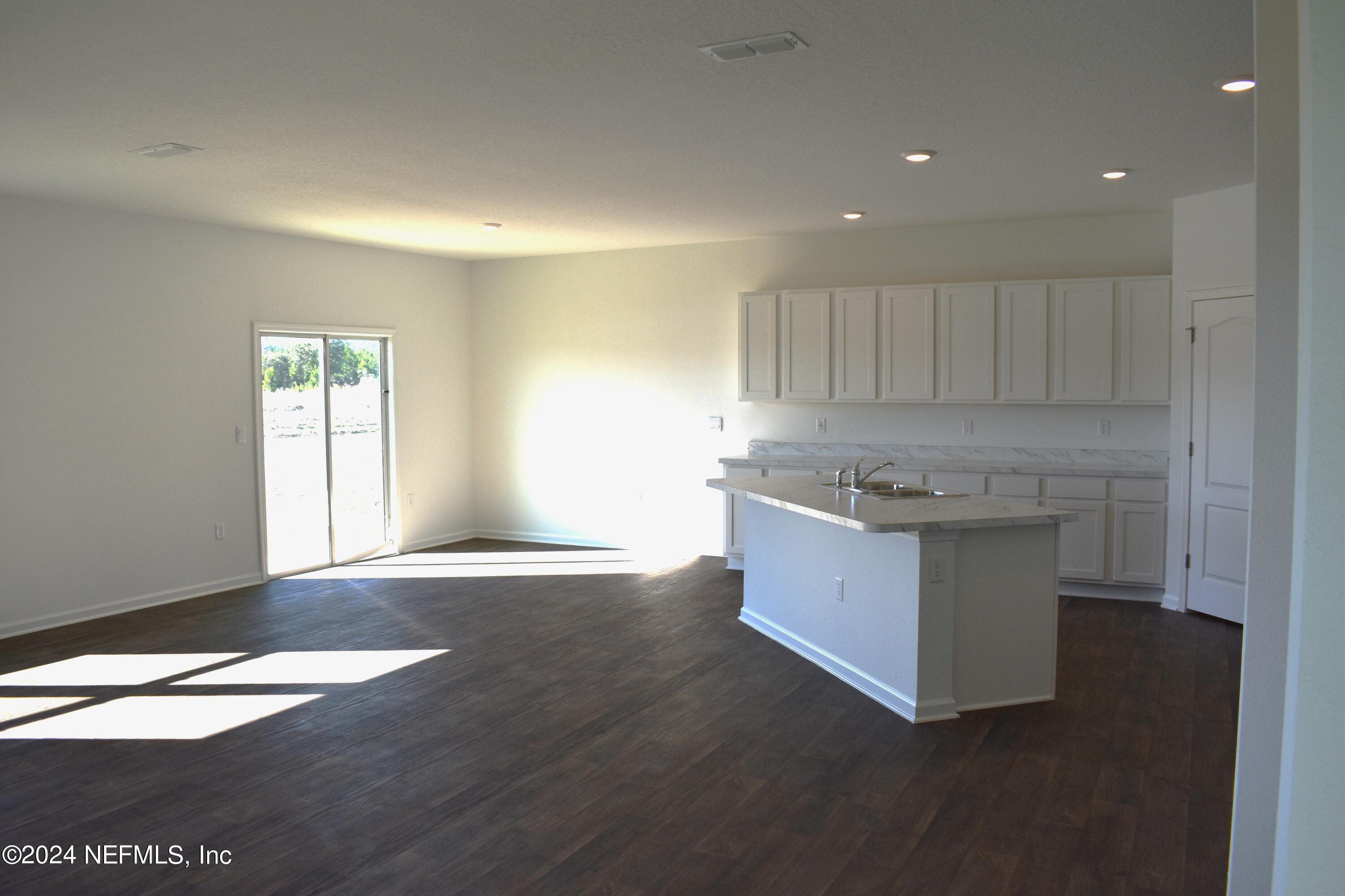 12654 European Beech Road Jacksonville, FL 32218 - Photo 9 of 42 G ARB 5 Dining area
