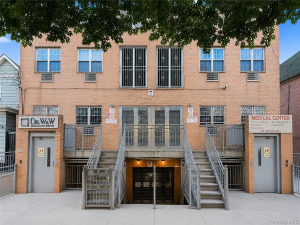 $468,000 | 104-31 39th Avenue, Unit 1A | North Corona