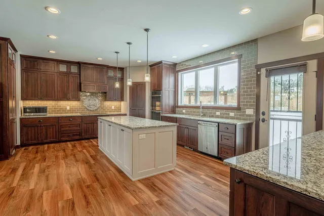 $2,000,000 | 7598 Driftless Rdg Way, Verona, WI 53593