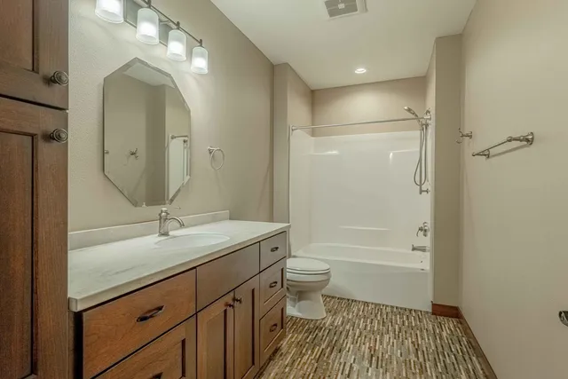 $2,000,000 | 7598 Driftless Rdg Way, Verona, WI 53593