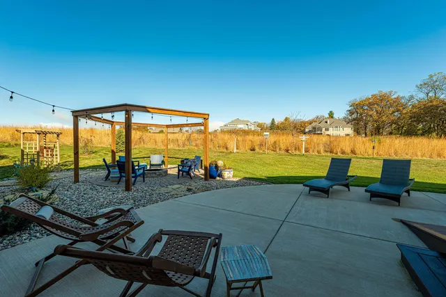 $2,000,000 | 7598 Driftless Rdg Way, Verona, WI 53593