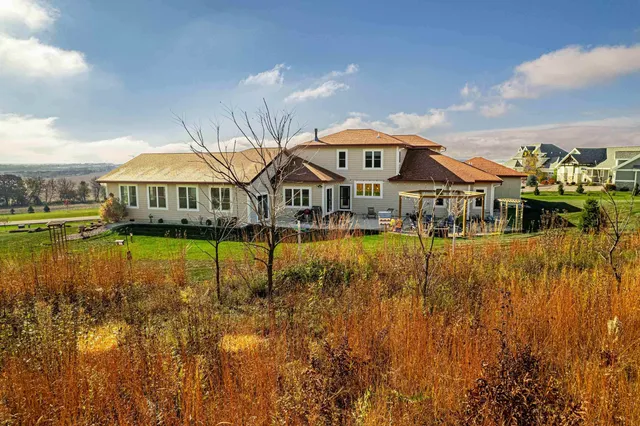$2,000,000 | 7598 Driftless Rdg Way, Verona, WI 53593