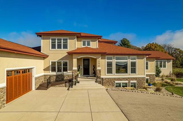 $2,000,000 | 7598 Driftless Rdg Way, Verona, WI 53593