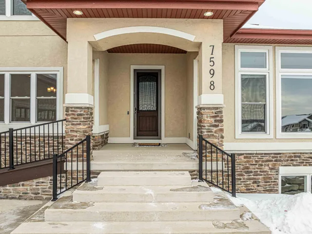 $2,000,000 | 7598 Driftless Rdg Way, Verona, WI 53593