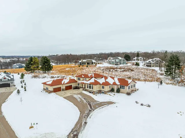 $2,000,000 | 7598 Driftless Rdg Way, Verona, WI 53593