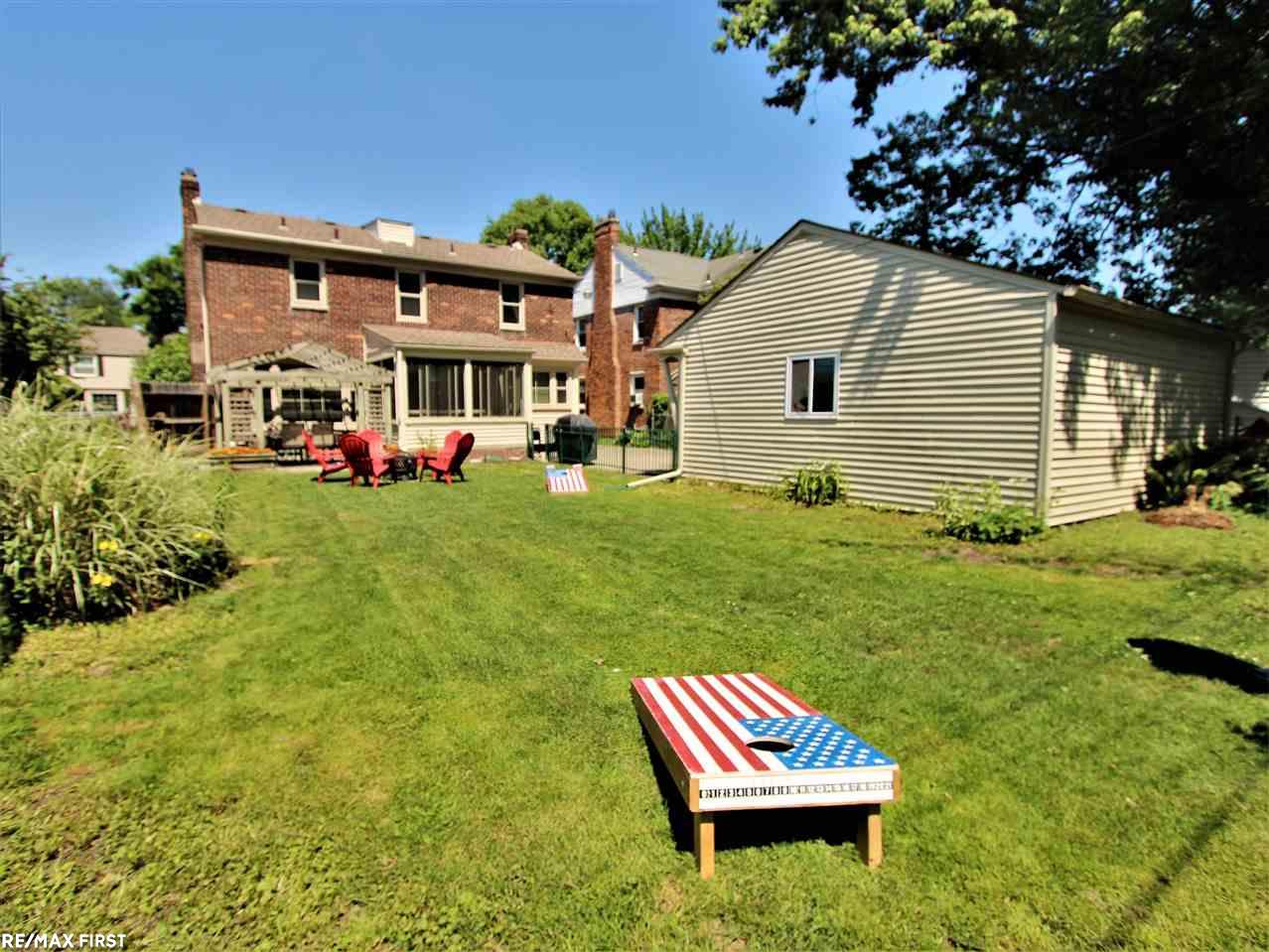 1661 Newcastle Road Grosse Pointe Woods, MI 48236 - Photo 33 of 35