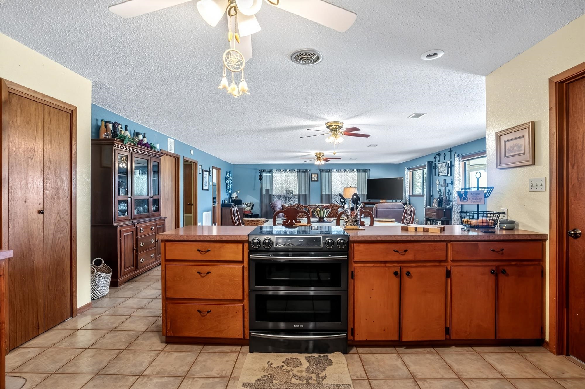 10465 Ranch To Market 1431 Buchanan Dam, TX 78609 - Photo 22 of 29 a room with lots of counter top space and furniture