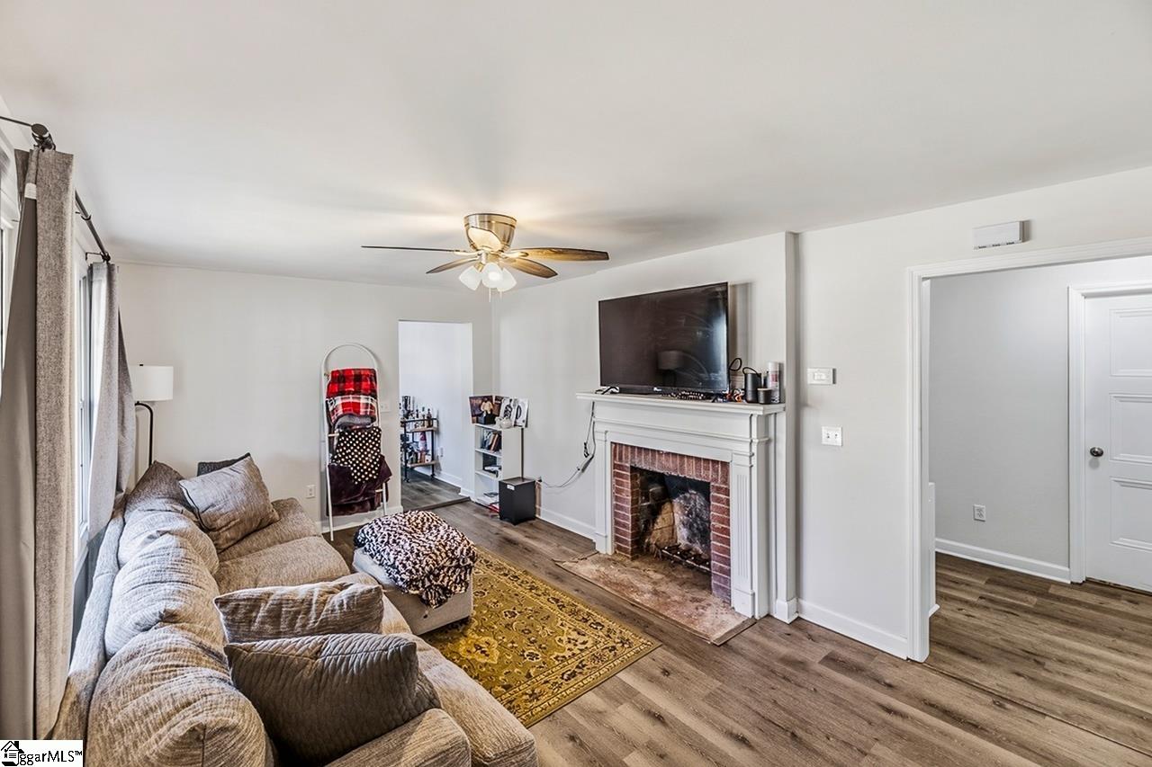 101 Pleasant Ridge Avenue Greenville, SC 29605 - Photo 3 of 27