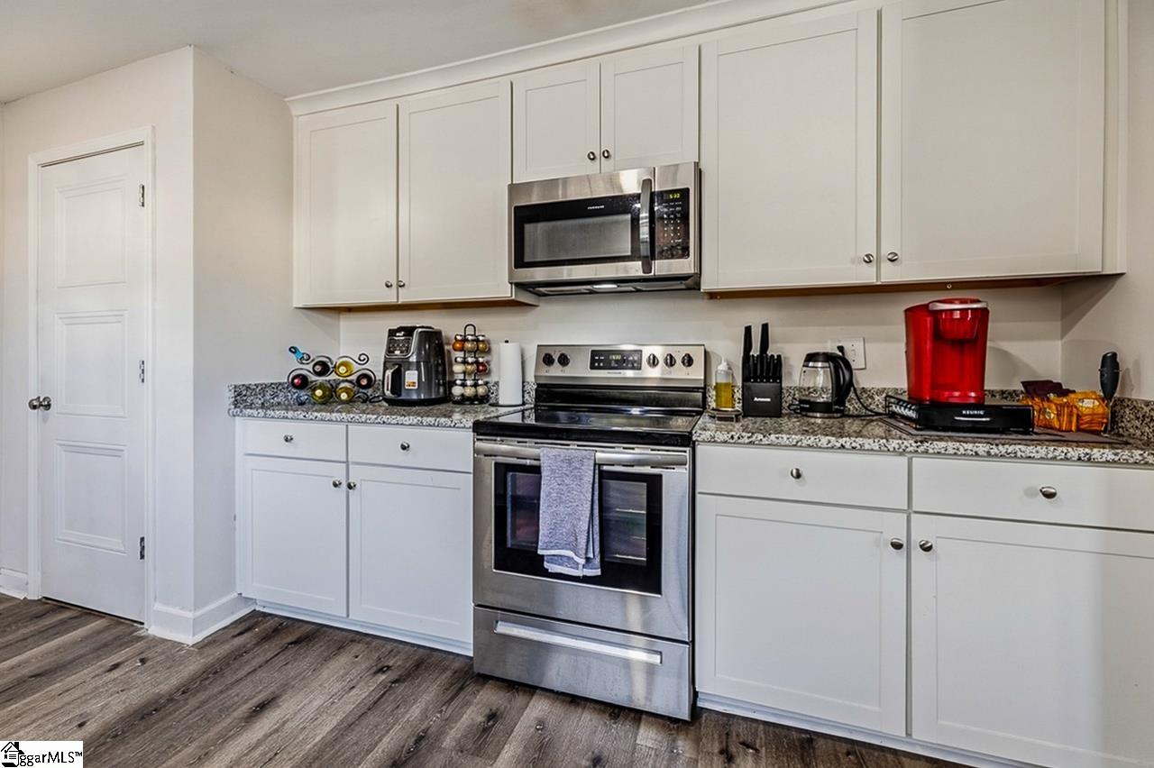 101 Pleasant Ridge Avenue Greenville, SC 29605 - Photo 6 of 27