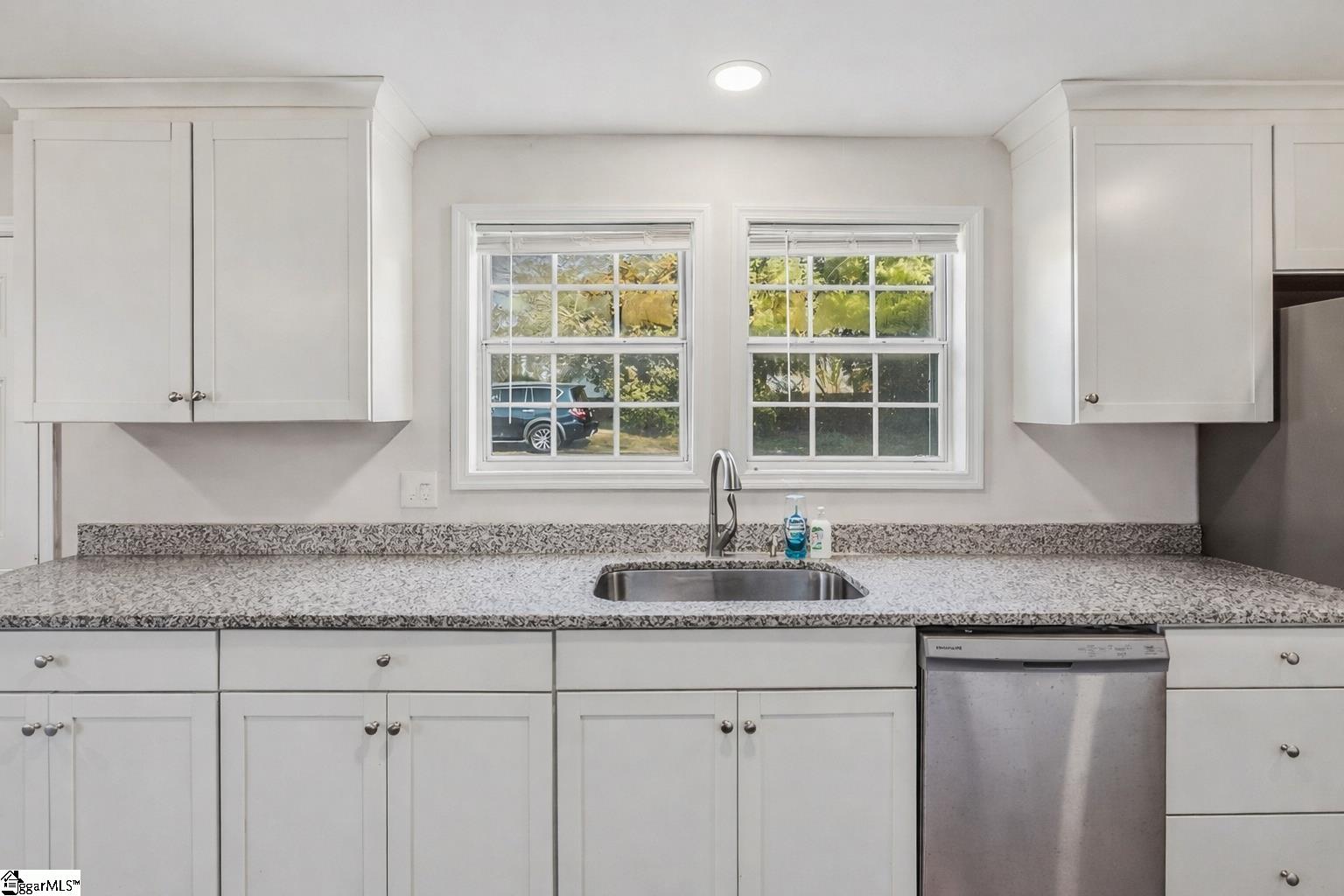 101 Pleasant Ridge Avenue Greenville, SC 29605 - Photo 7 of 27