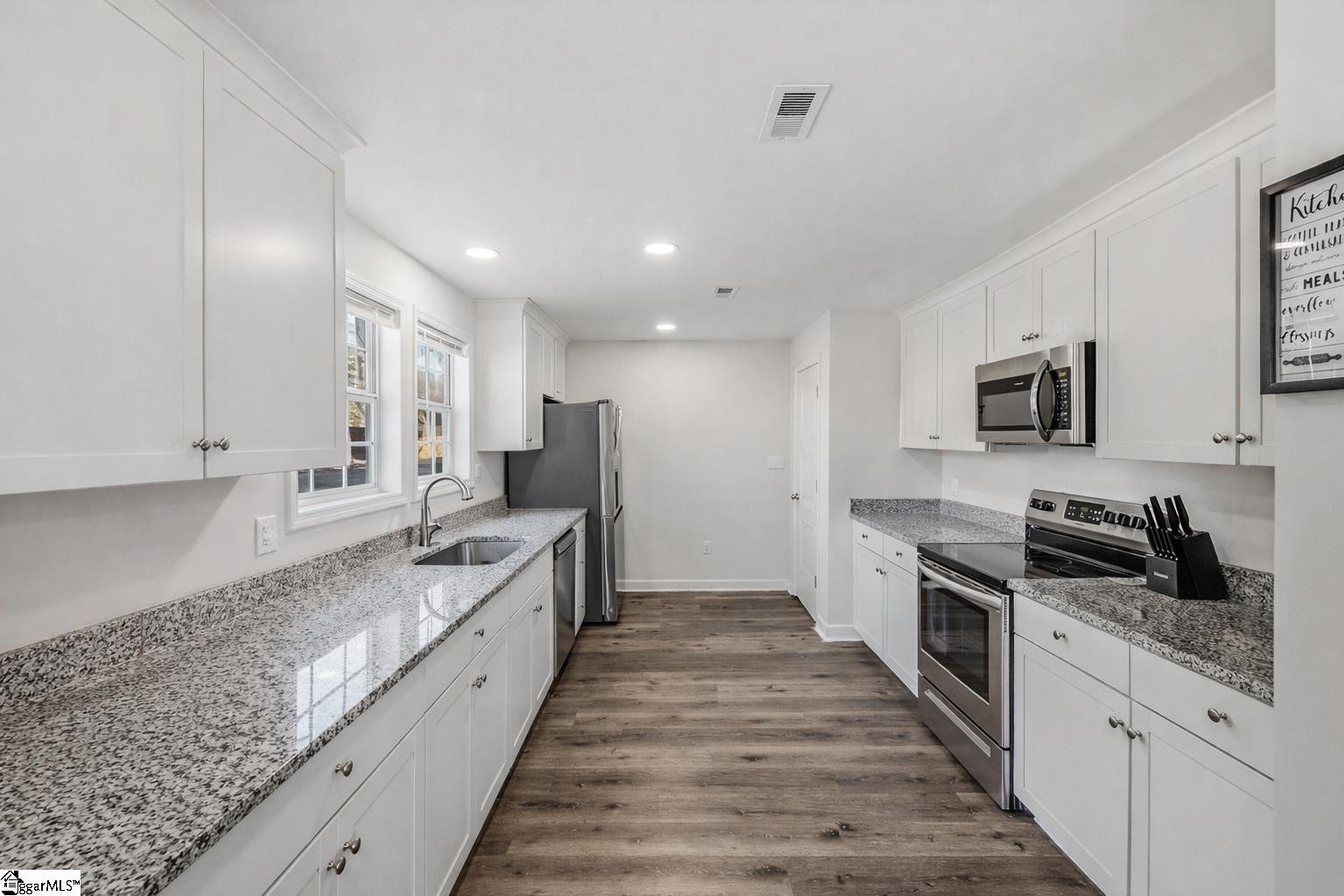 101 Pleasant Ridge Avenue Greenville, SC 29605 - Photo 8 of 27