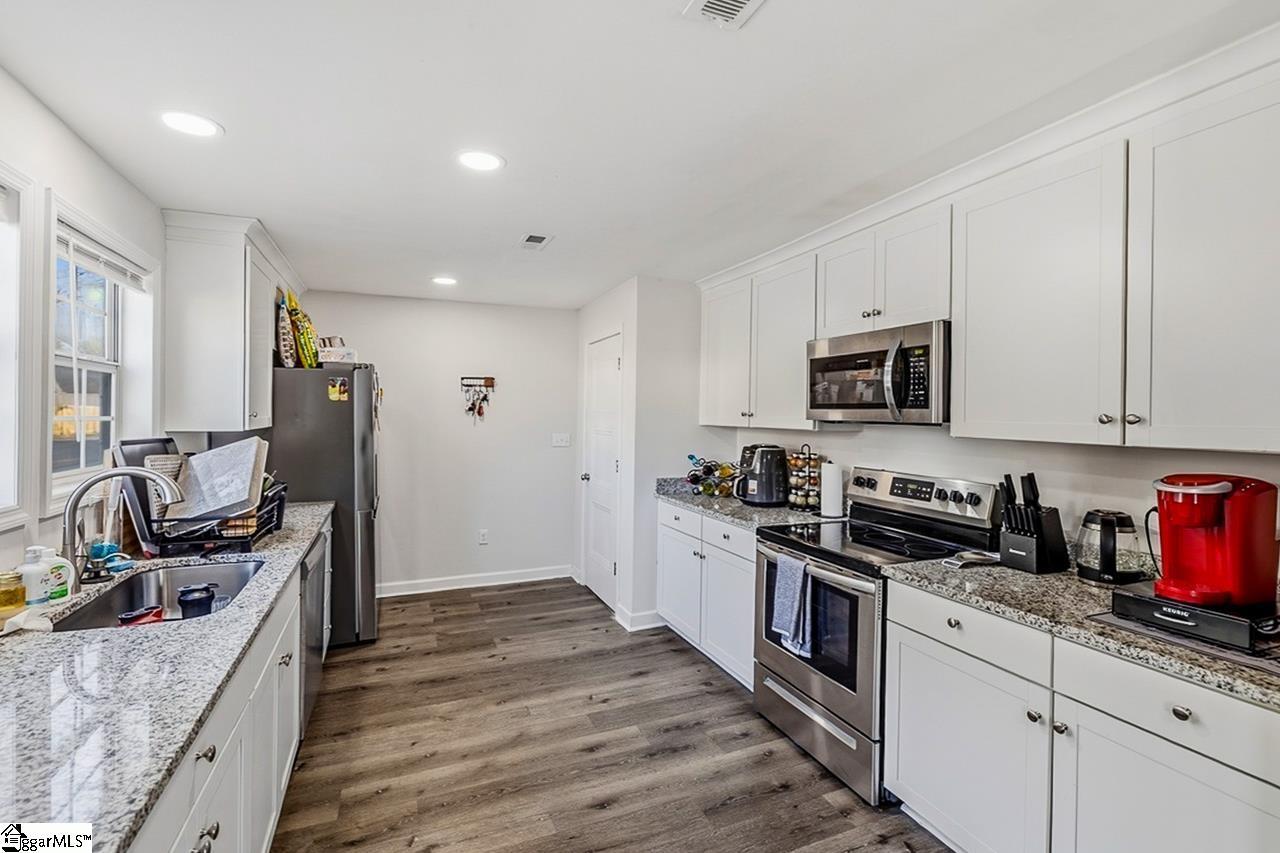 101 Pleasant Ridge Avenue Greenville, SC 29605 - Photo 9 of 27