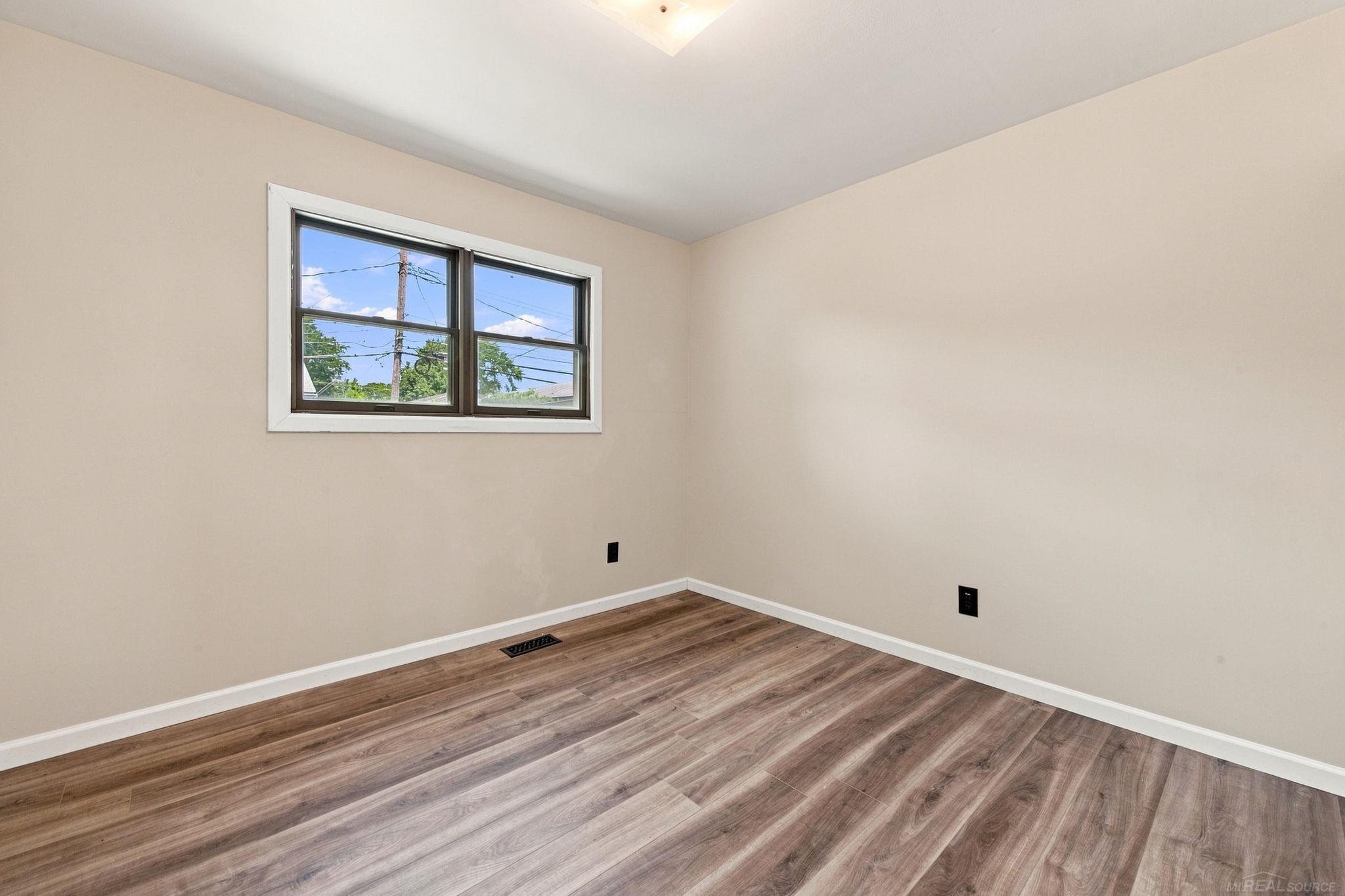 15611 Common Road Roseville, MI 48066 - Photo 12 of 27 Gallery Image 12