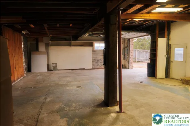 a view of walk in closet