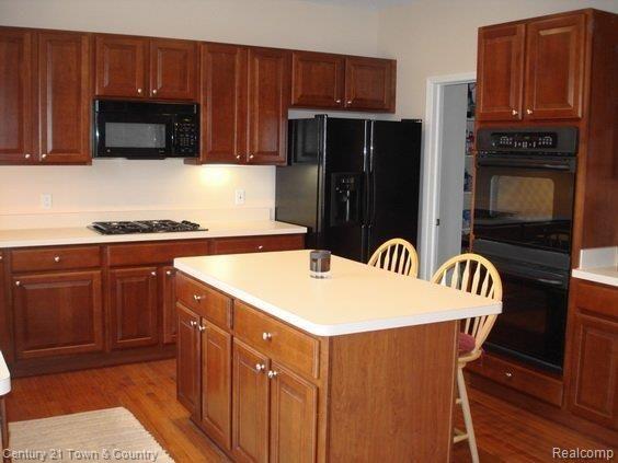 332 Bedlington Drive Rochester, MI 48307 - Photo 9 of 23 Cherry Kitchen