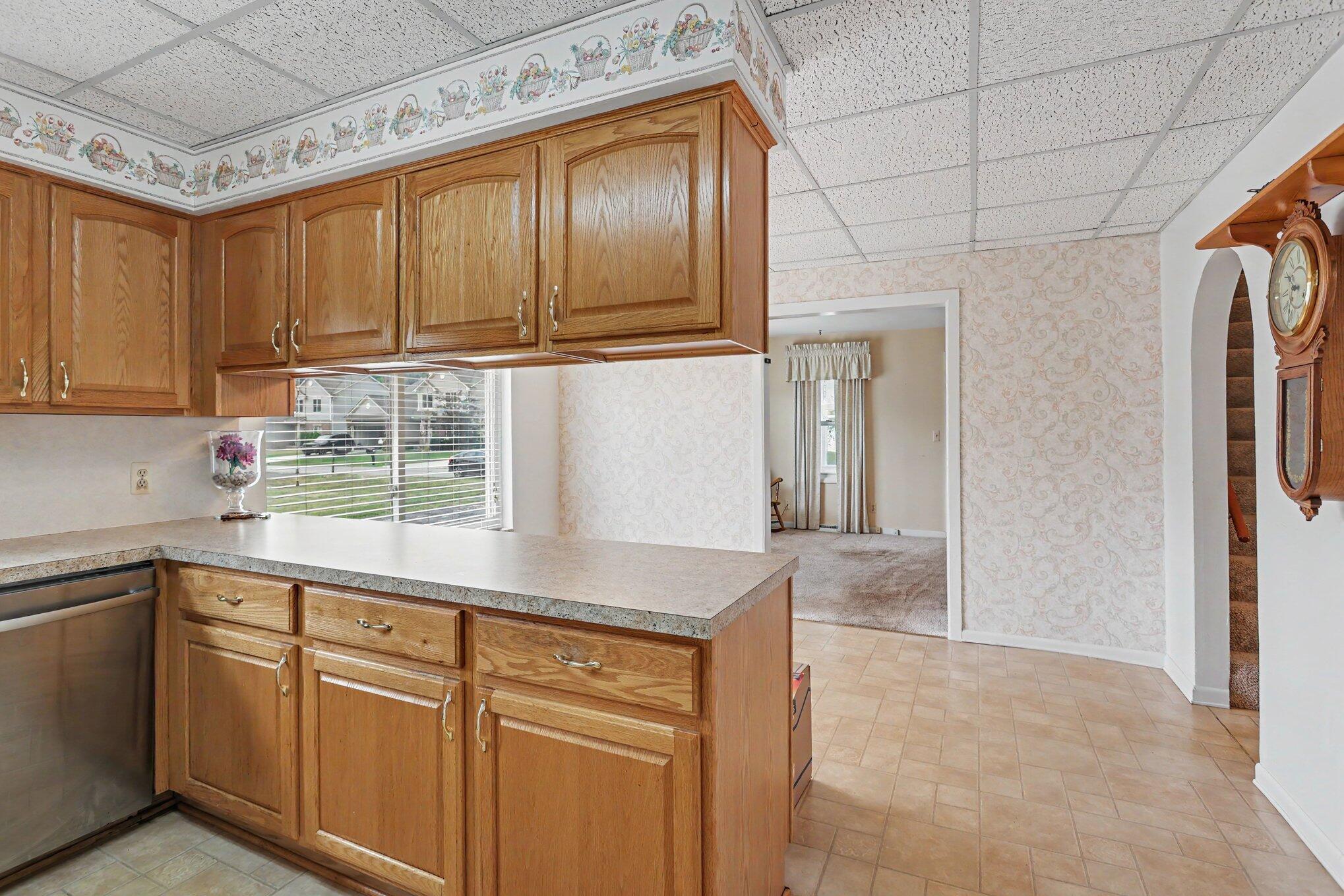 2901 Hartline Drive Rochester, MI 48309 - Photo 9 of 31 008_file_8918