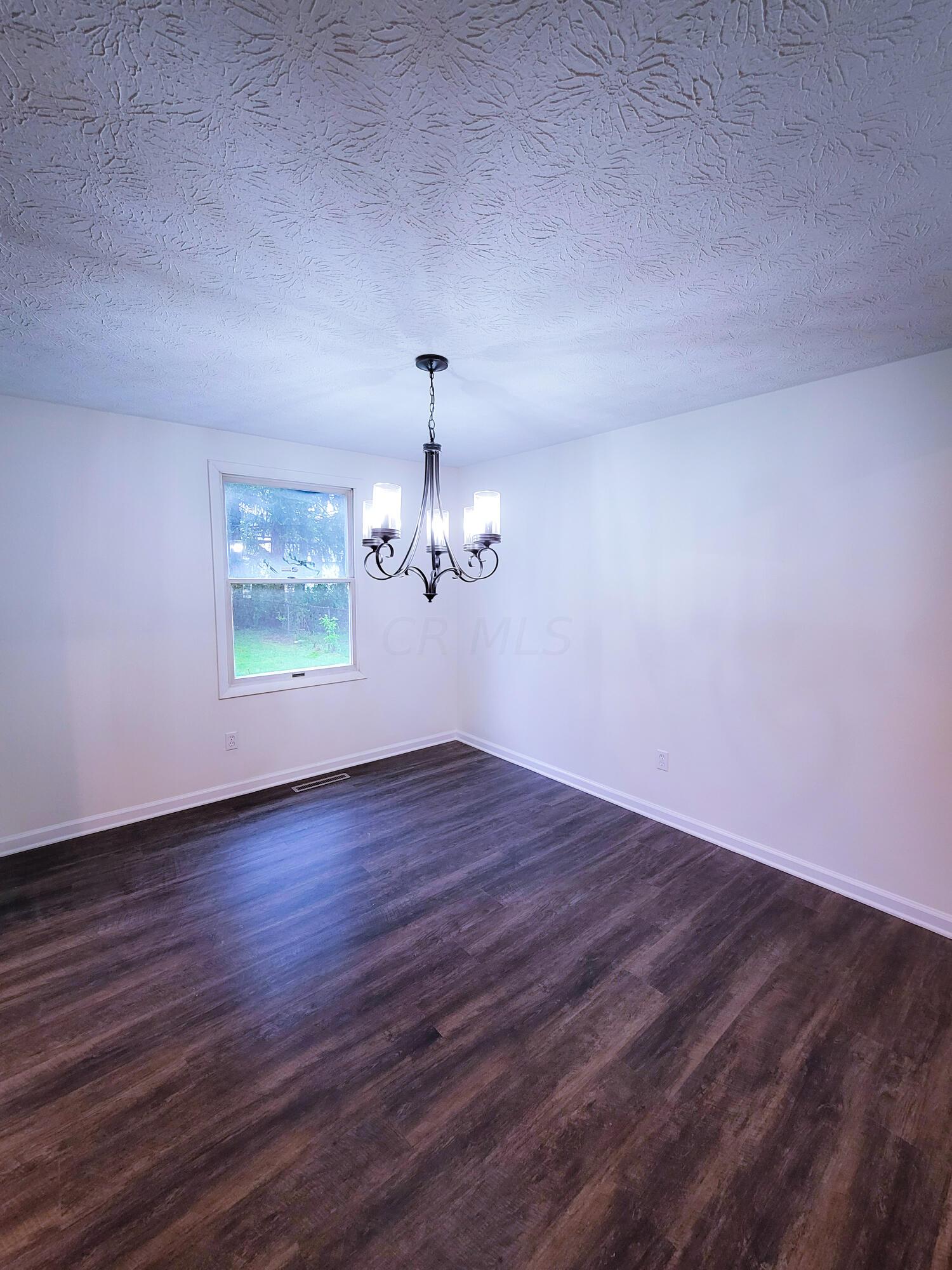 1652 Parkgate Road Columbus, OH 43229 - Photo 6 of 35 PSX_20220506_122145