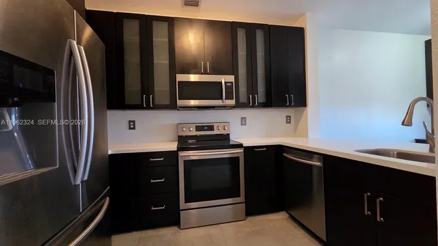 $2,400 | 17820 Northwest 73rd Avenue, Unit 2031, Hialeah, FL 33015