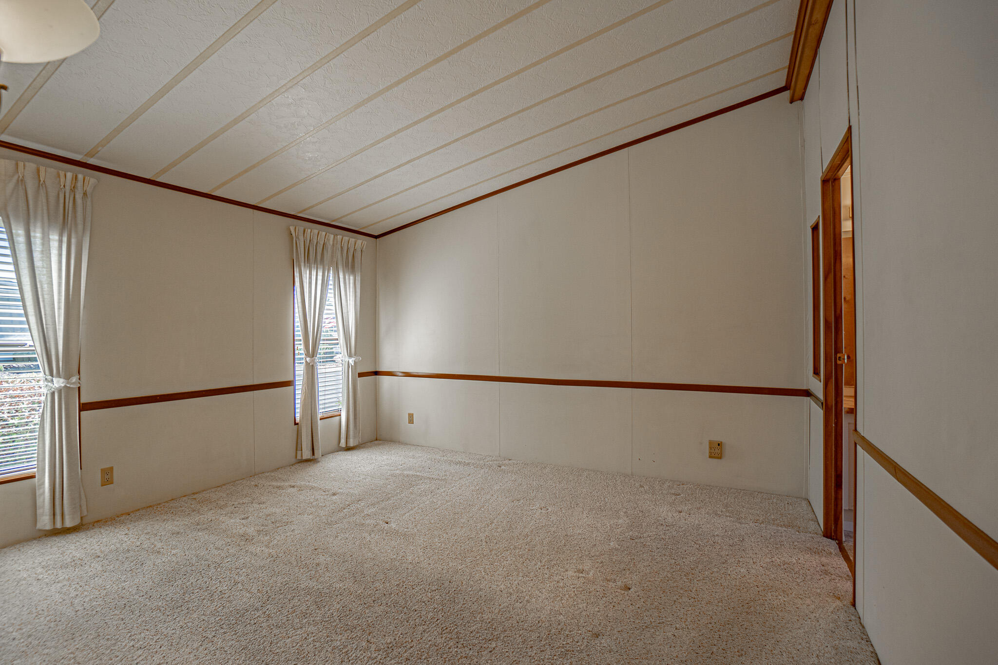 555 Freeman Road, Unit 98 Central Point, OR 97502 - Photo 7 of 24 DSC01995-HDR