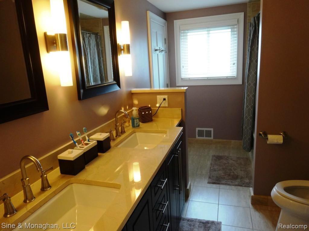 1190 Hayfield Road Rochester Hills, MI 48306 - Photo 15 of 31