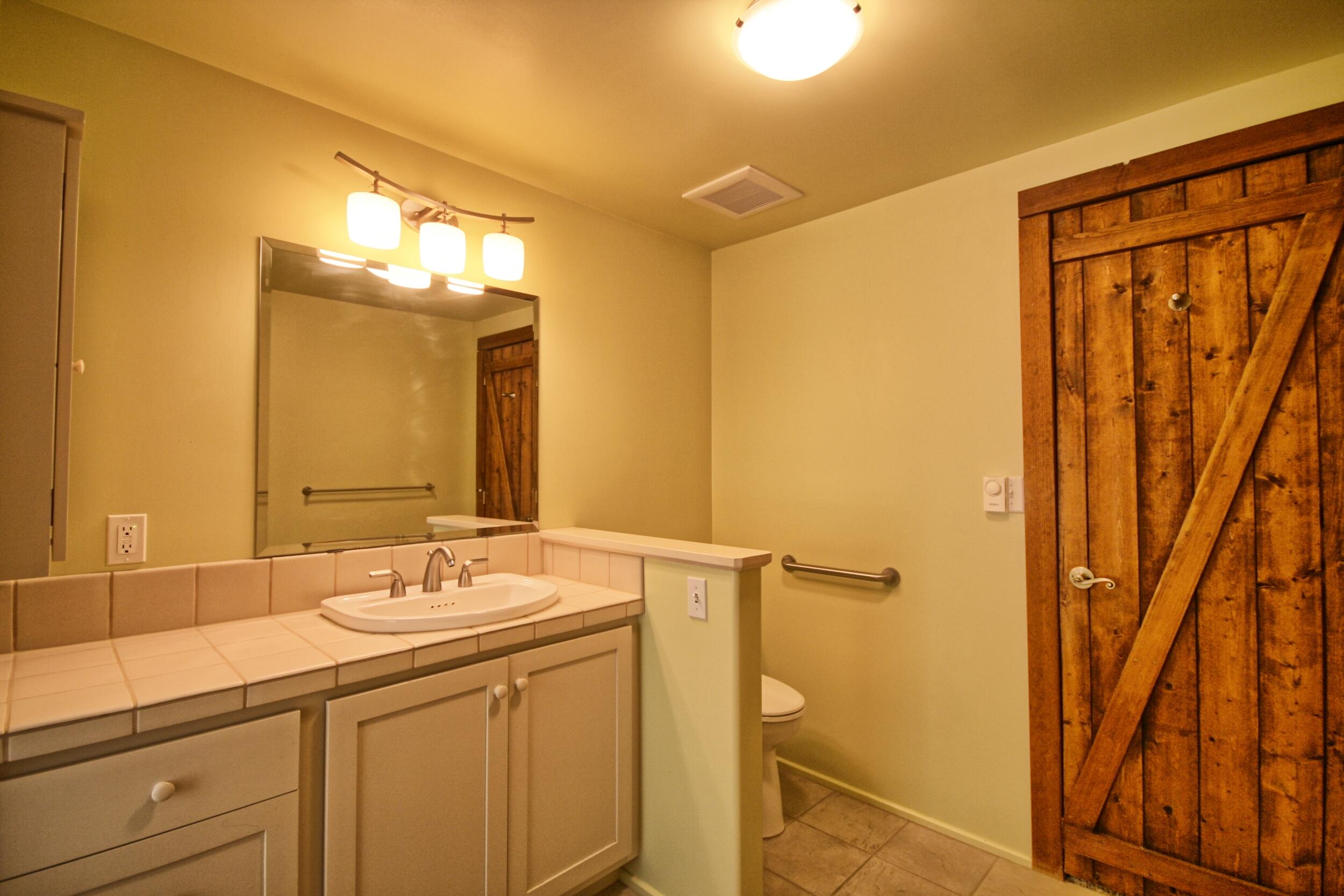 939 Beaver Creek Road Jacksonville, OR 97530 - Photo 28 of 53 upstairs bath