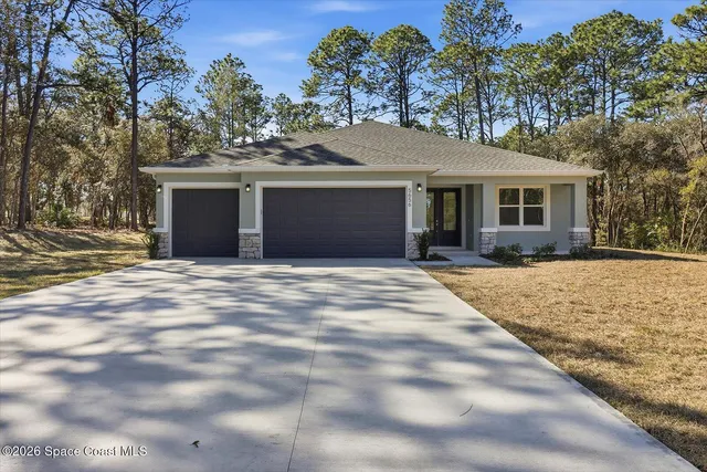 a front view of house with yard