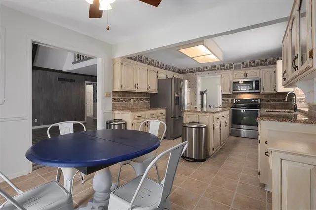 $365,000 | 1601 Northwest Weatherstone Court, Blue Springs, MO 64015