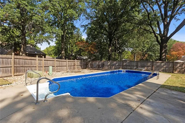 $365,000 | 1601 Northwest Weatherstone Court, Blue Springs, MO 64015