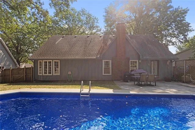 $365,000 | 1601 Northwest Weatherstone Court, Blue Springs, MO 64015